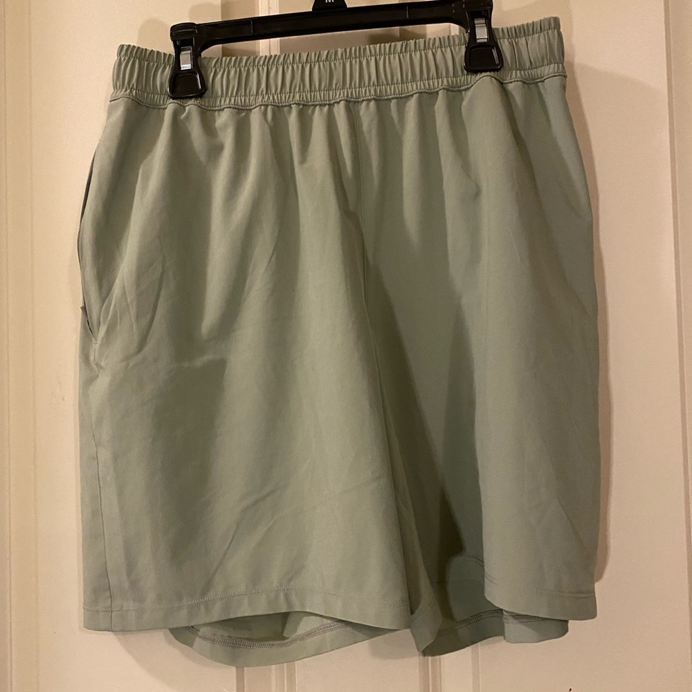 New Beyond Yoga green shorts for women size small